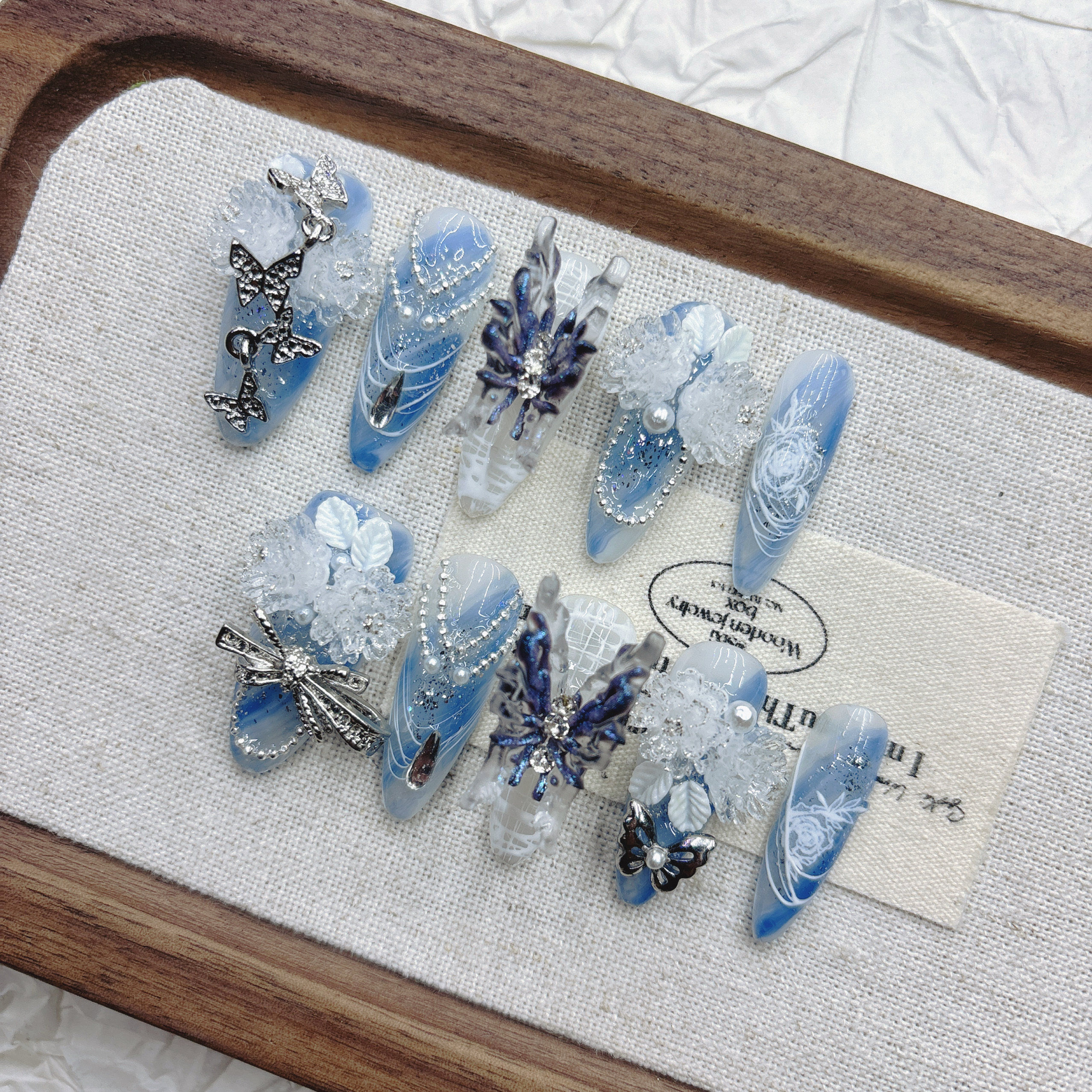 蓝色蝴蝶绣球花手工穿戴甲高级感重工渐变酷帅夏季流行赫本2026年