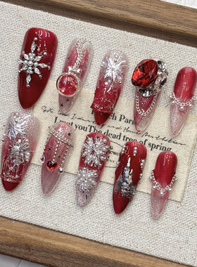 红色新年战甲城堡烟花纯手工穿戴甲片红色猫眼长款美甲2026年新款