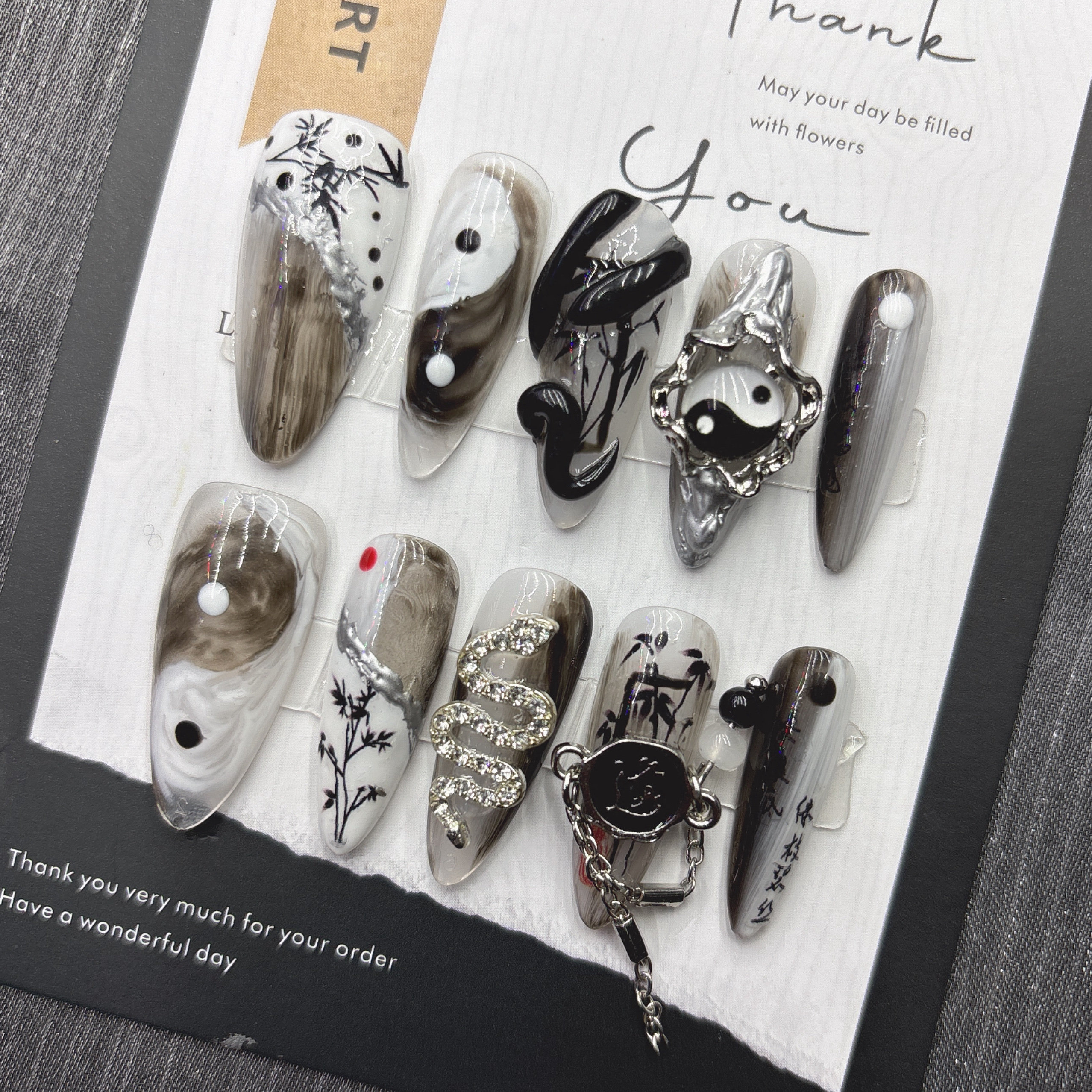 暗黑新中式太极八卦晕染新中式纯手工穿戴甲立体盘蛇2025年中长款,彩妆/香水/美妆工具,穿戴甲/甲片,淘宝优惠券,粉丝福利购,淘宝优惠卷