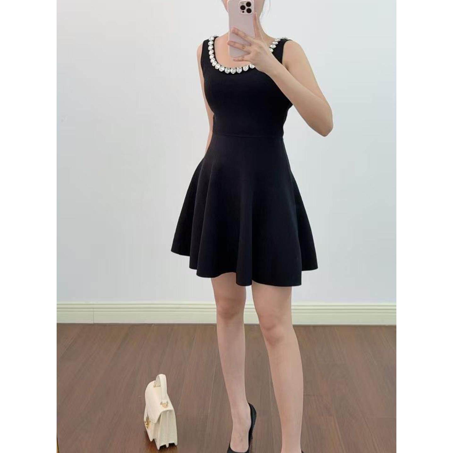 法单M家 2025秋冬钉珠方领连衣裙修身显瘦收腰A字裙千金风背心裙