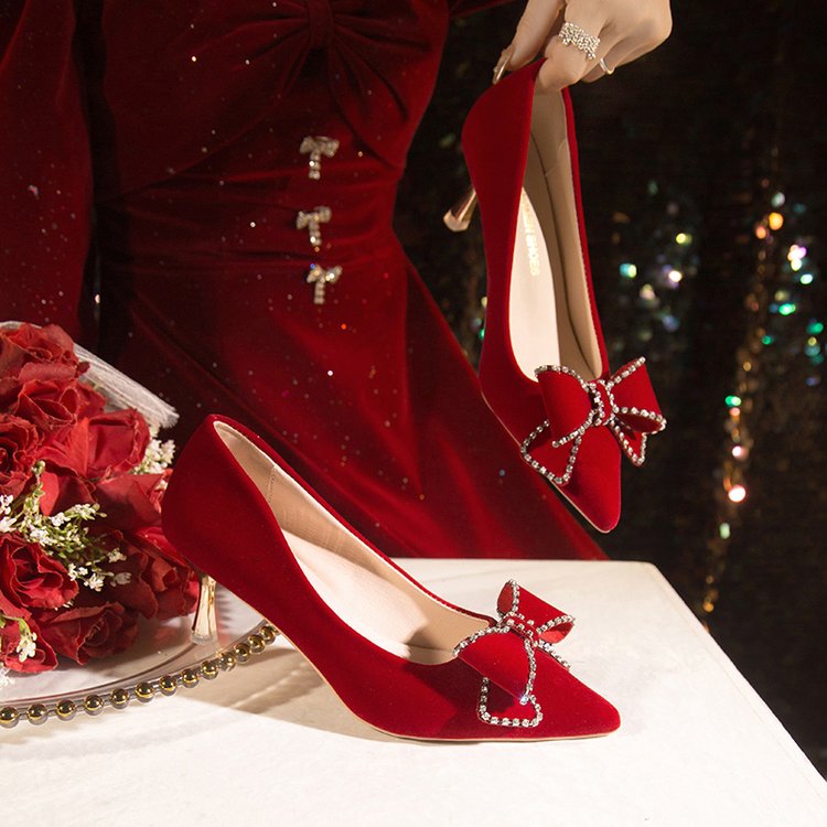 5CM不累脚婚鞋蝴蝶结红色丝绒新中式新娘秀禾婚纱两穿粗跟高跟鞋