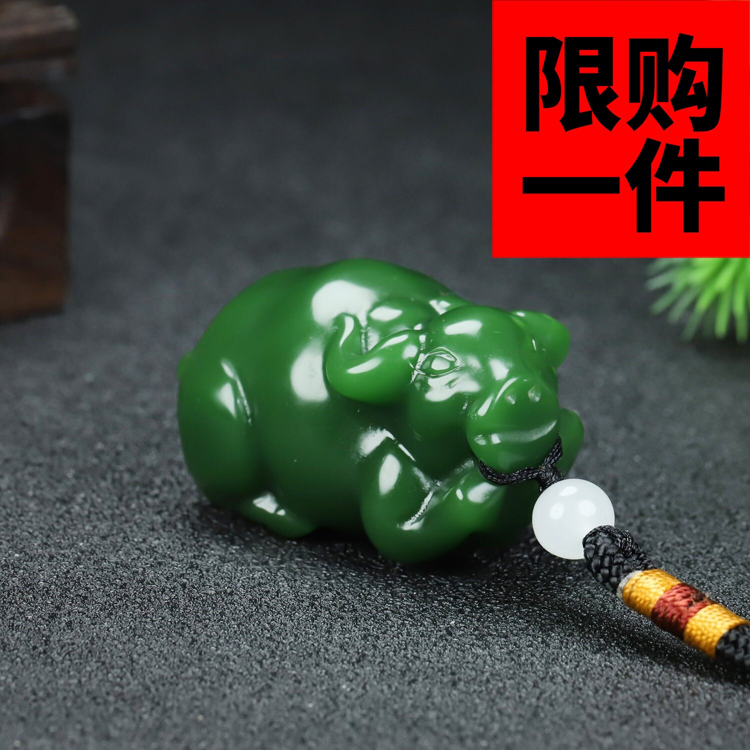 和田玉牛手把件新疆碧玉扭转乾坤玉牛把玩件玉石生肖牛挂件腰挂件