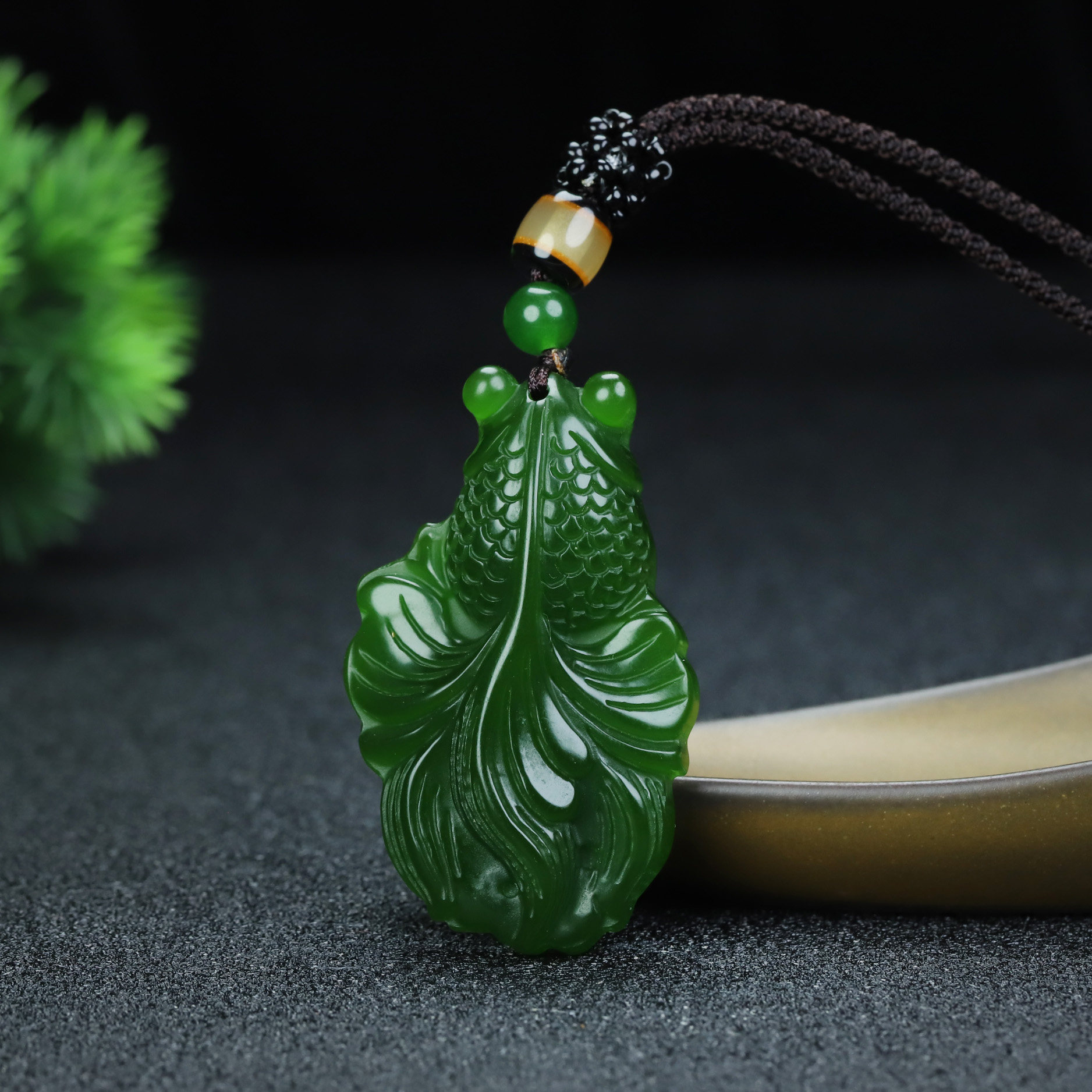 新疆玉和田玉金鱼吊坠菠菜绿碧玉金玉满堂鱼挂件玉富贵有余鱼玉坠