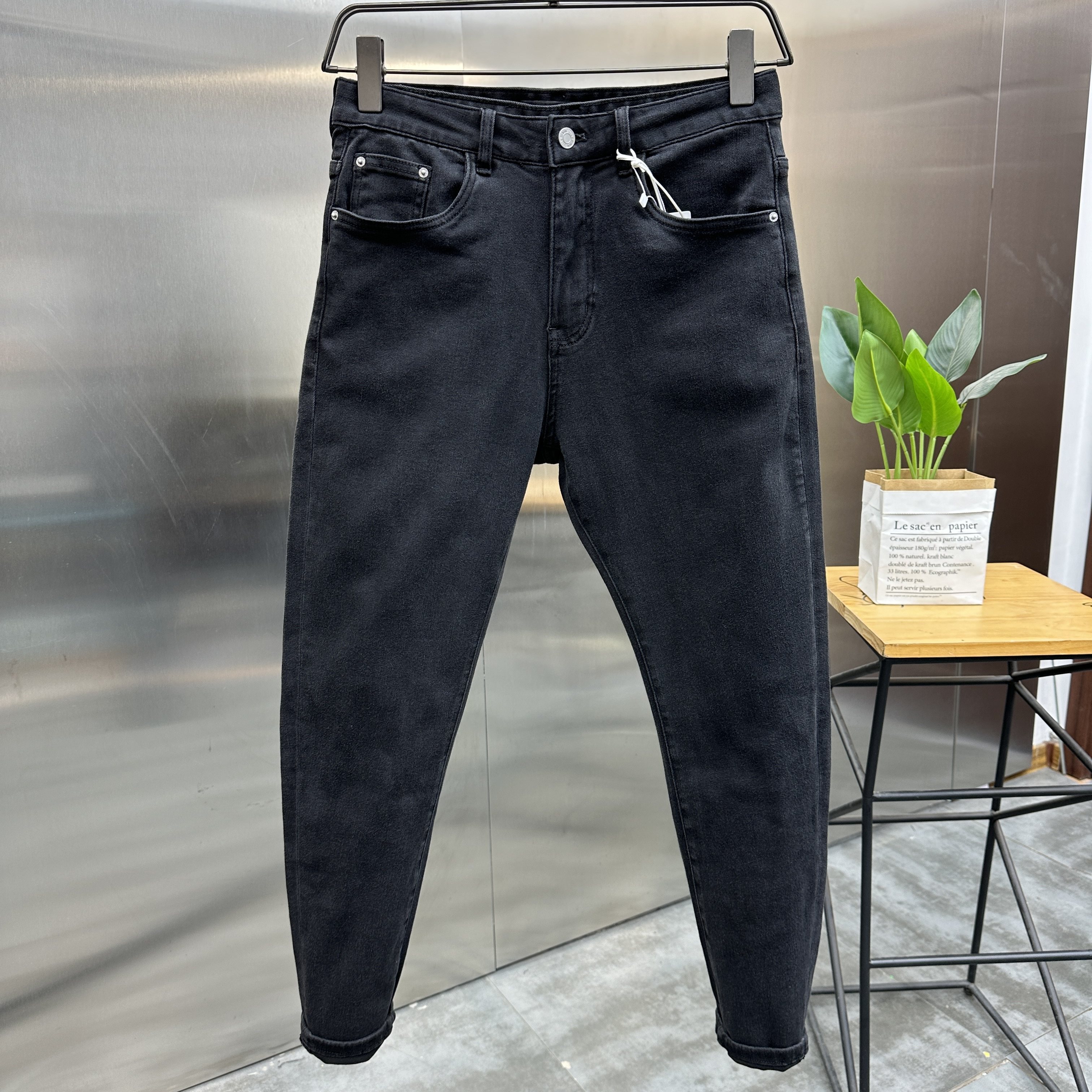 春秋高端新款水洗黑灰色净版微锥小脚裤男百搭宽松休闲弹力牛仔裤