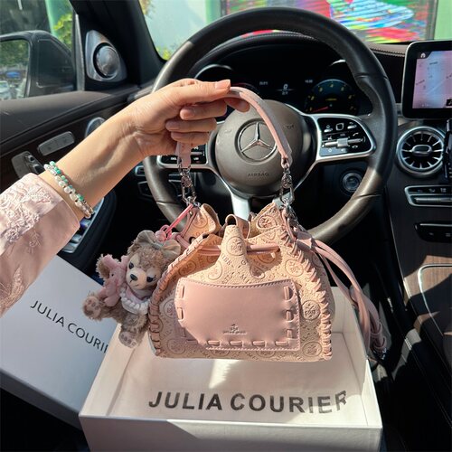 JULIA COURIER女包高级感压花水桶包包女2025新款单肩斜挎手提包