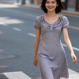新款格子系带连衣裙女复古紫色V领泡泡袖短袖中长款仙女茶歇裙