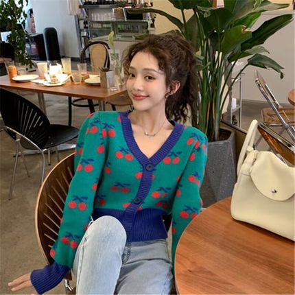 秋冬新款设计感复古樱桃提花短款针织百搭女宽松慵懒风毛衣小外套