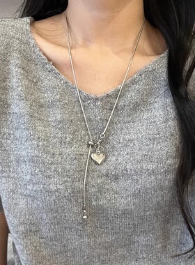 时代潮流简约银色爱心吊坠项链女 轻奢高级感长款秋冬气质毛衣链