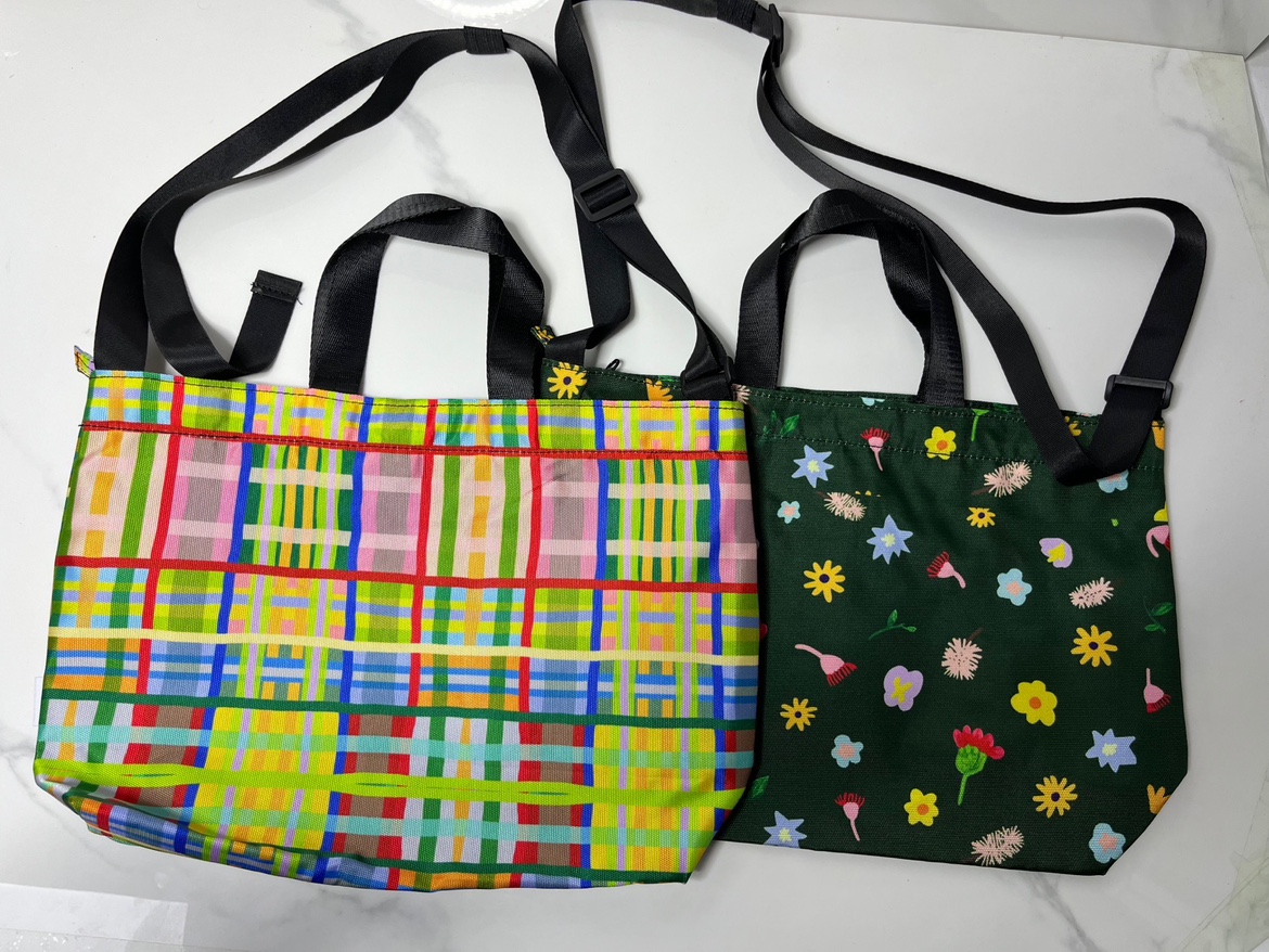 外贸出口 ykk拉链个性涂鸦童趣尼龙斜挎包轻薄款休闲斜挎包