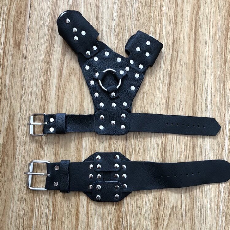 射重镖钢板护手打鱼弹弓护套批发图片