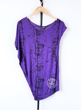 OL国内代购紫色印花圆领不规则斜襟宽松中长垂感T恤女 110101013