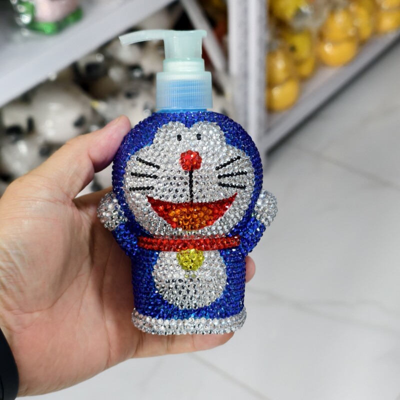叮当猫手工贴钻KT压嘴瓶压瓶喷瓶