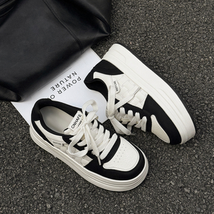 黑白拼色厚底小白鞋女2025新款爆款配裤子真皮休闲板鞋大头面包鞋