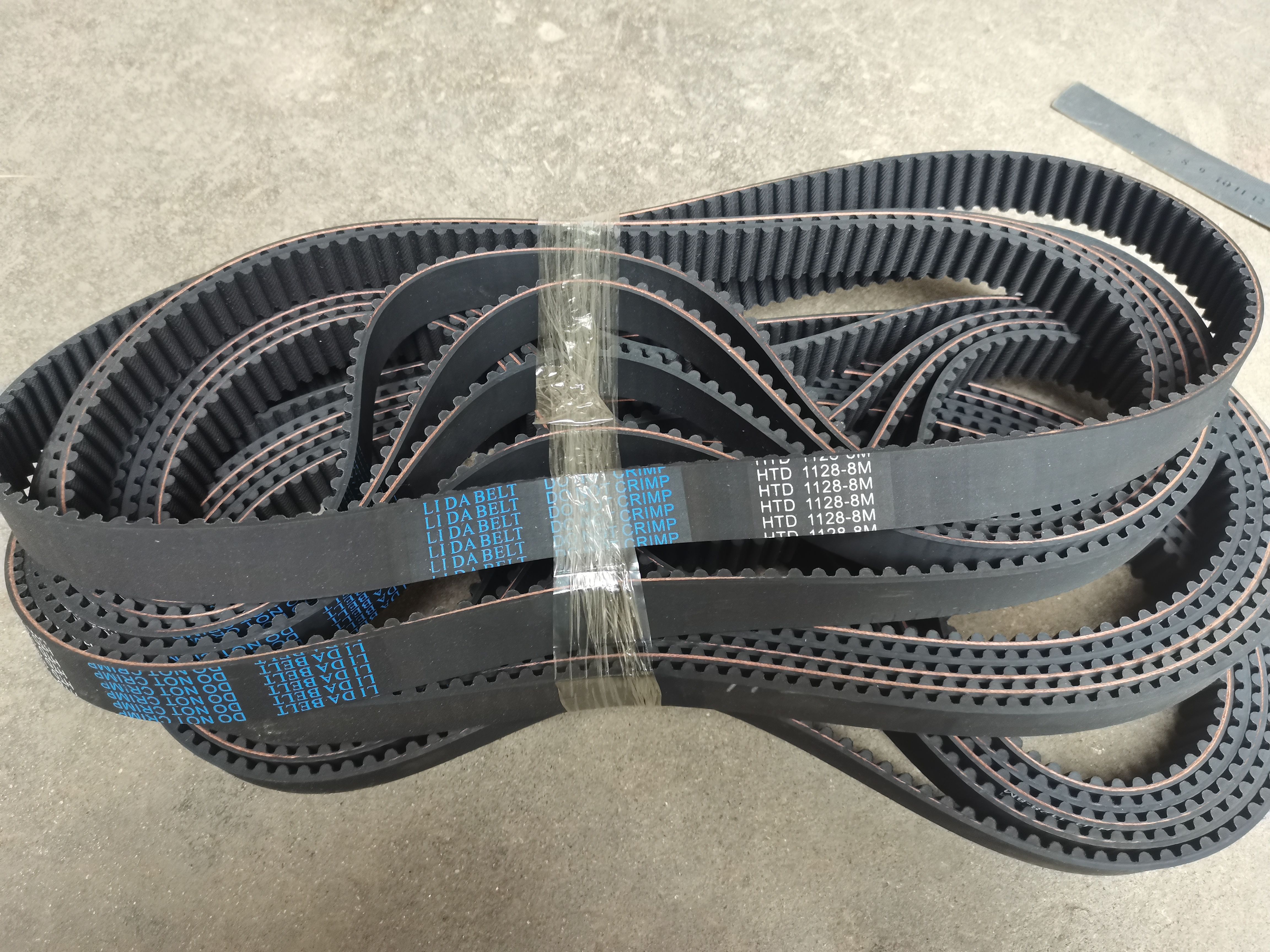 橡胶同步带HTD 8M-1104/1112/1120/1128/1136传动皮带