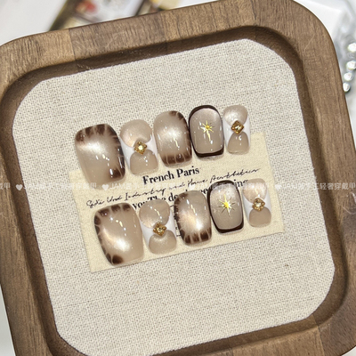 豆豆鳄鱼 新款纯手工穿戴甲短款手绘玻璃猫眼穿戴美甲高级感显白