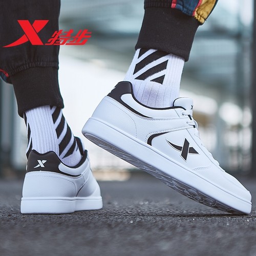 特步板鞋男低帮空军一号小白鞋秋