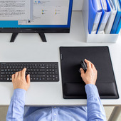 日本SANWA加厚鼠标垫护腕桌垫超大号电脑护手垫手枕掌托舒适锁边