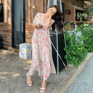 法式优雅气质碎花粉色连衣裙女2024夏季新款收腰甜美度假风长裙子