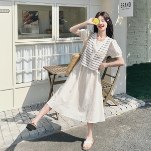夏日甜美学院风连衣裙女2025新款减龄条纹马甲泡泡袖连衣裙两件套图片