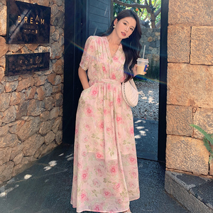 法式优雅气质碎花粉色连衣裙女2024夏季新款收腰甜美度假风长裙子