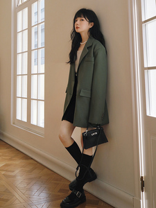 韩版绿色西装外套女早春秋2025新款高级感休闲气质垫肩宽松小西服图片