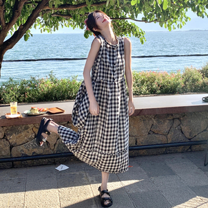 文艺复古格子连衣裙女2025夏季新款法式设计感收腰显瘦无袖背心裙图片