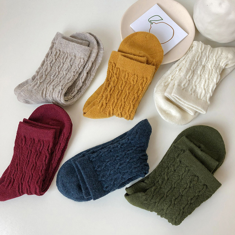 清仓 复古麻花纹羊毛袜子女长筒袜加厚保暖秋冬中筒袜黑色