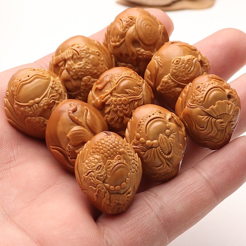 20mm橄榄核雕刻双面浮雕风景八宝金蟾招财进宝橄榄胡文玩手持礼物