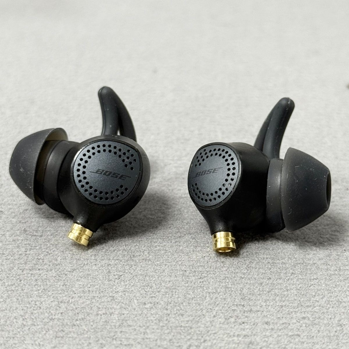 相当不错 低频饱满 QC30入耳式耳机MMCX改装可换线耳机单元隔音好