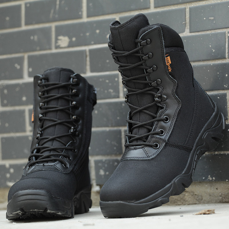 Boots militaires en engrener - Ref 1399244 Image 1