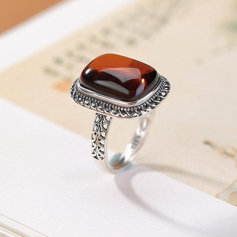 轻奢高级感血珀s925纯银齿纹镂空方形复古做旧个性银戒指女款指环