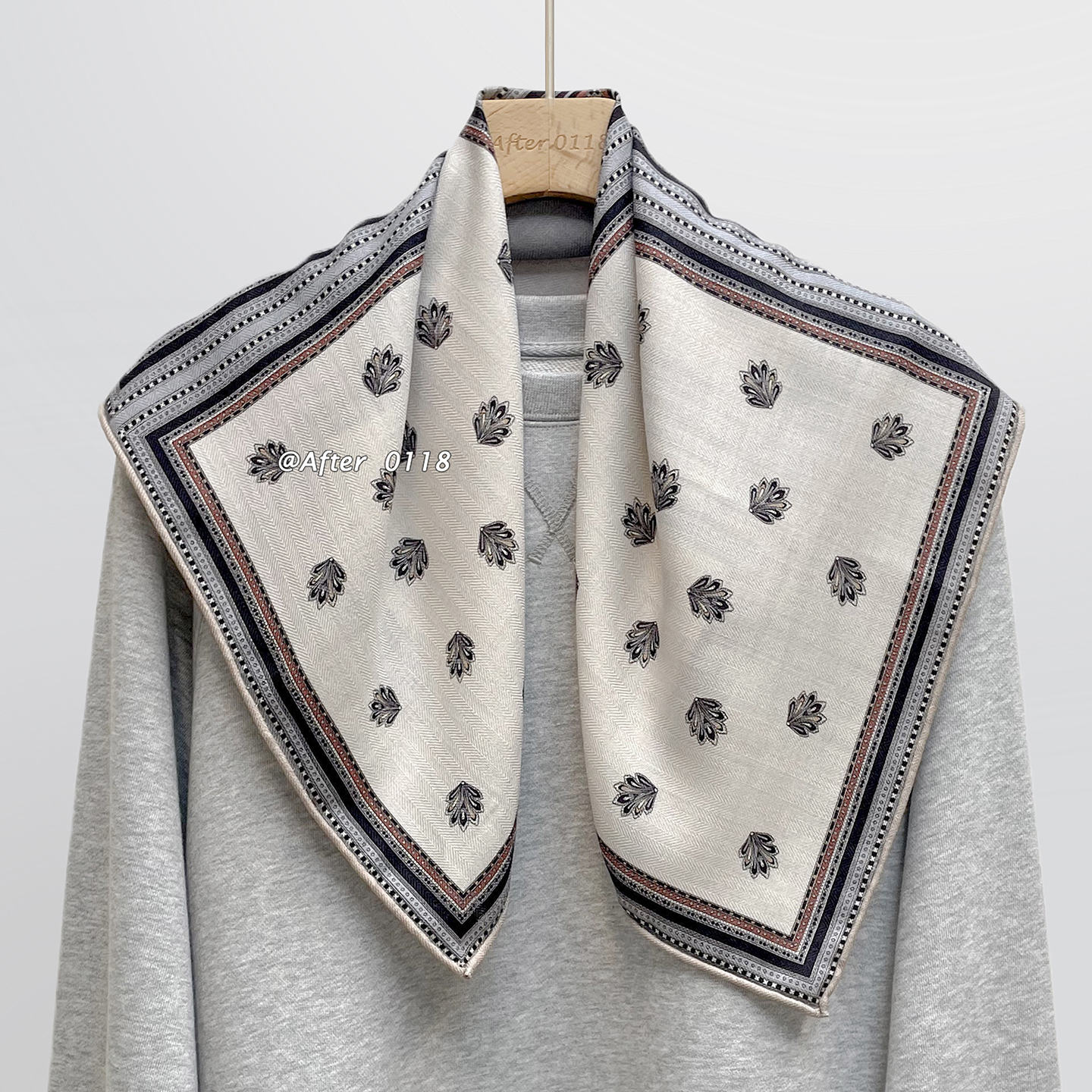 老钱风真丝羊毛围巾女高级感系脖