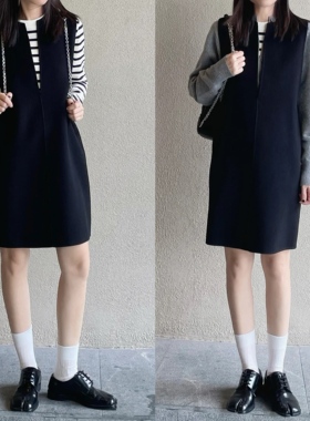 C家2025年秋冬新款女装极简风宽松显瘦无袖纯绵羊毛背心A字连衣裙