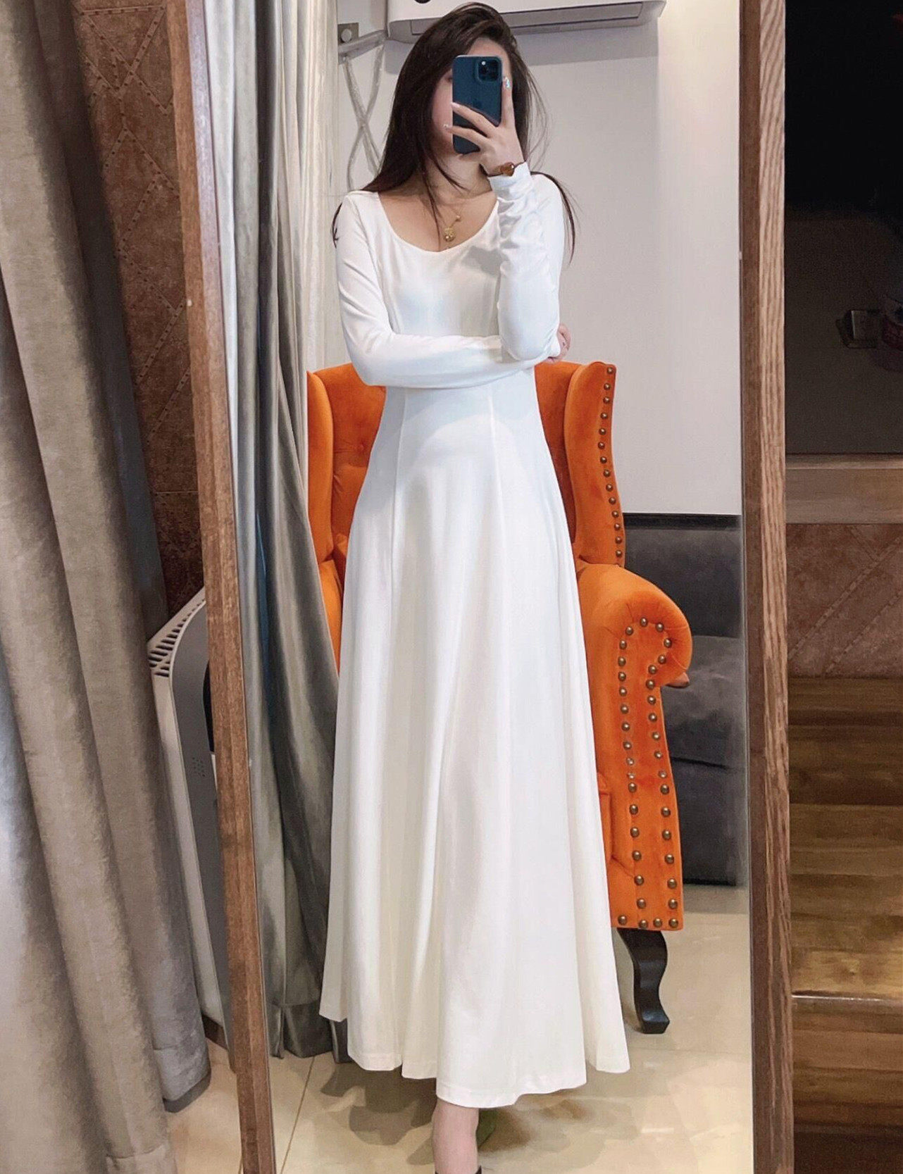 2024年春季新款法式长款连衣裙小众露锁骨修身大摆过脚踝超长裙子