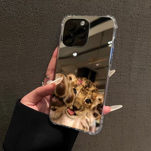 可爱小狮子适用iPhone17pro镜面16promax创意15Pro苹果14手机壳xsmax补妆13个性12简约xr情侣7/8plus小众xr软