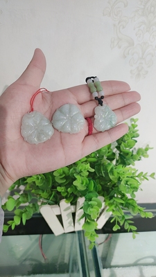 翡翠荷叶吊坠 寓意和和美美
