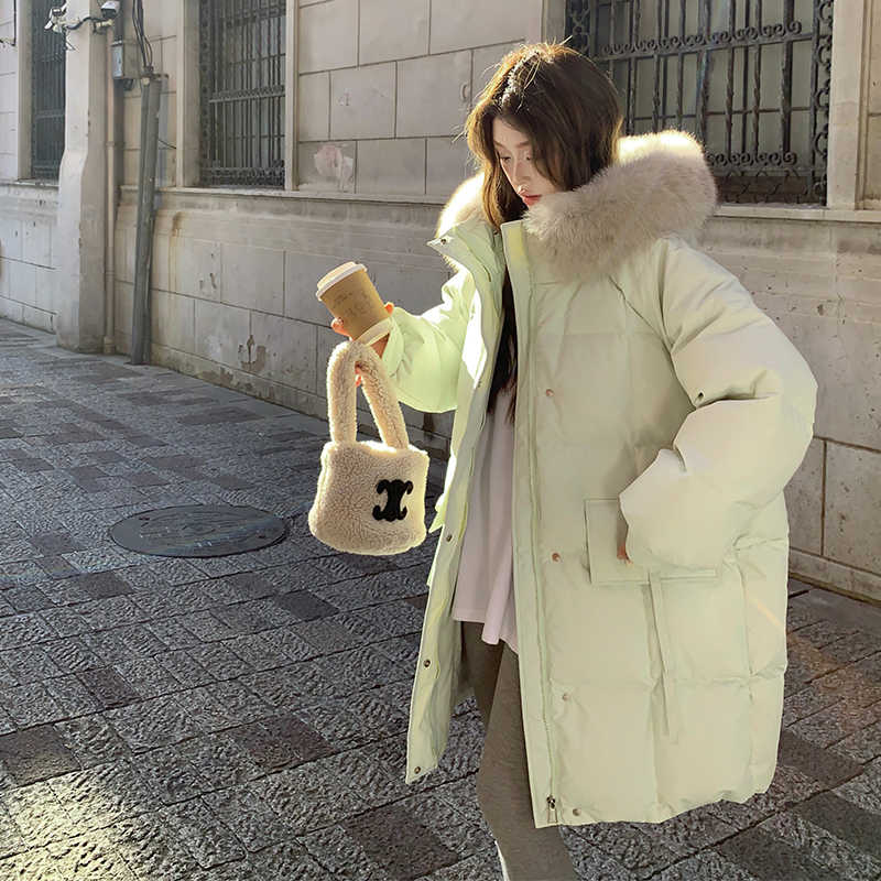 现货2025冬季新款90白鸭绒中长款毛领羽绒服137-5075-P335-控518，女装羽绒服，浙宝137