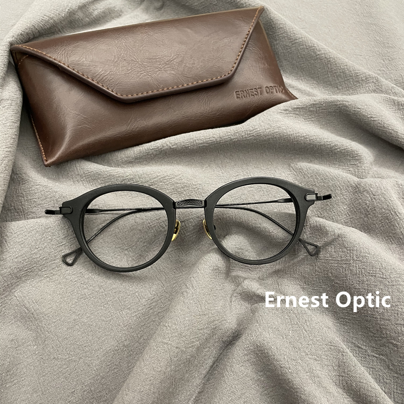 中性圆框板材和钛超轻高度数