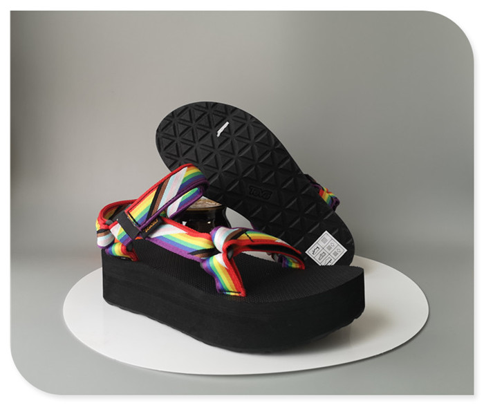 太哇厚底户外休闲凉鞋舒适