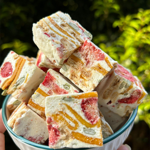 网红新款草莓芒果雪花酥健康手工传统糕点羊奶芙追剧零食坚果点心