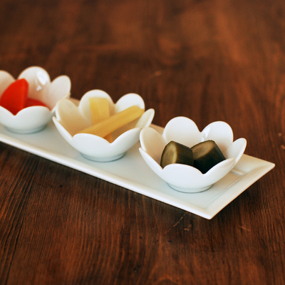 日本制进口Studio M'白色素雅花型陶瓷碟沙拉酱汁料理牛扒餐盘