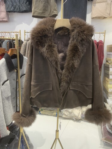 简约狐狸毛大翻领鹅绒服2025冬季新拉链舒适牛皮绒小派克年轻款