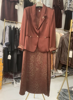 喜婆婆高档婚宴装连衣裙洋气2025新款妈妈秋装缎面西服裙子两件套