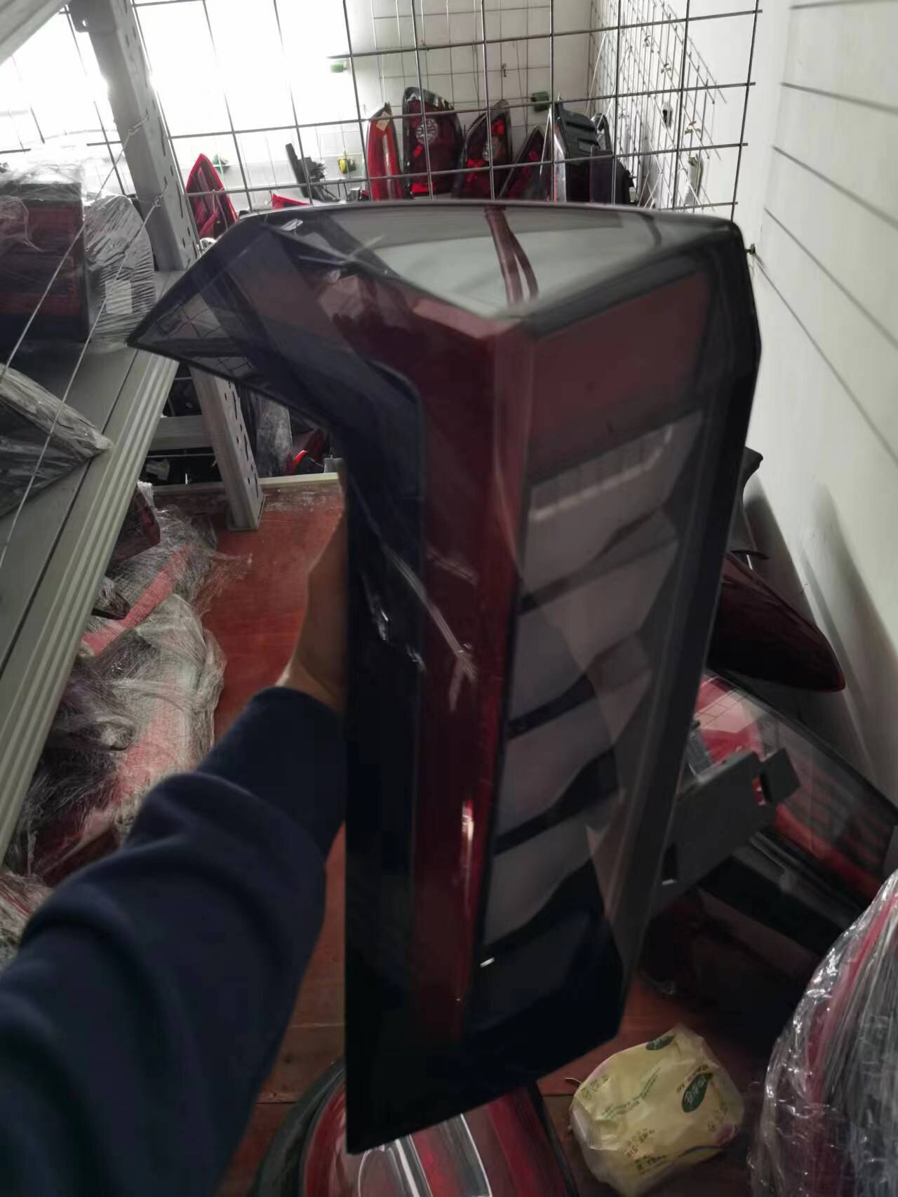 适用新款吉利博越L后尾灯总成LED灯后防追尾灯贯穿式后尾灯中间灯
