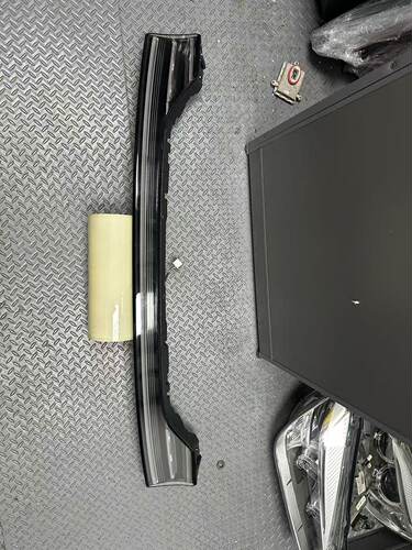 适用于小米SU7左右中间贯穿后备箱尾盖后尾灯倒车转向刹车灯原厂