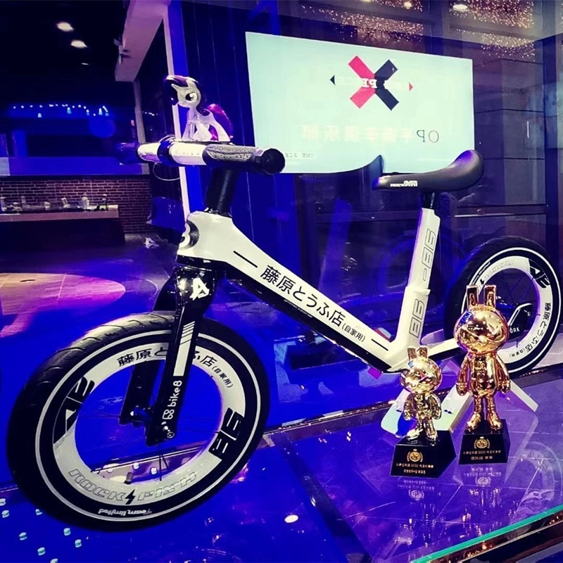 bike8碳纤维儿童平衡车竞速比赛