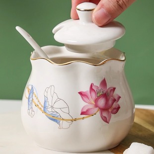 单个陶瓷调味罐耐高温辣椒油罐家用厨房盐调味罐收纳盒高档带盖勺
