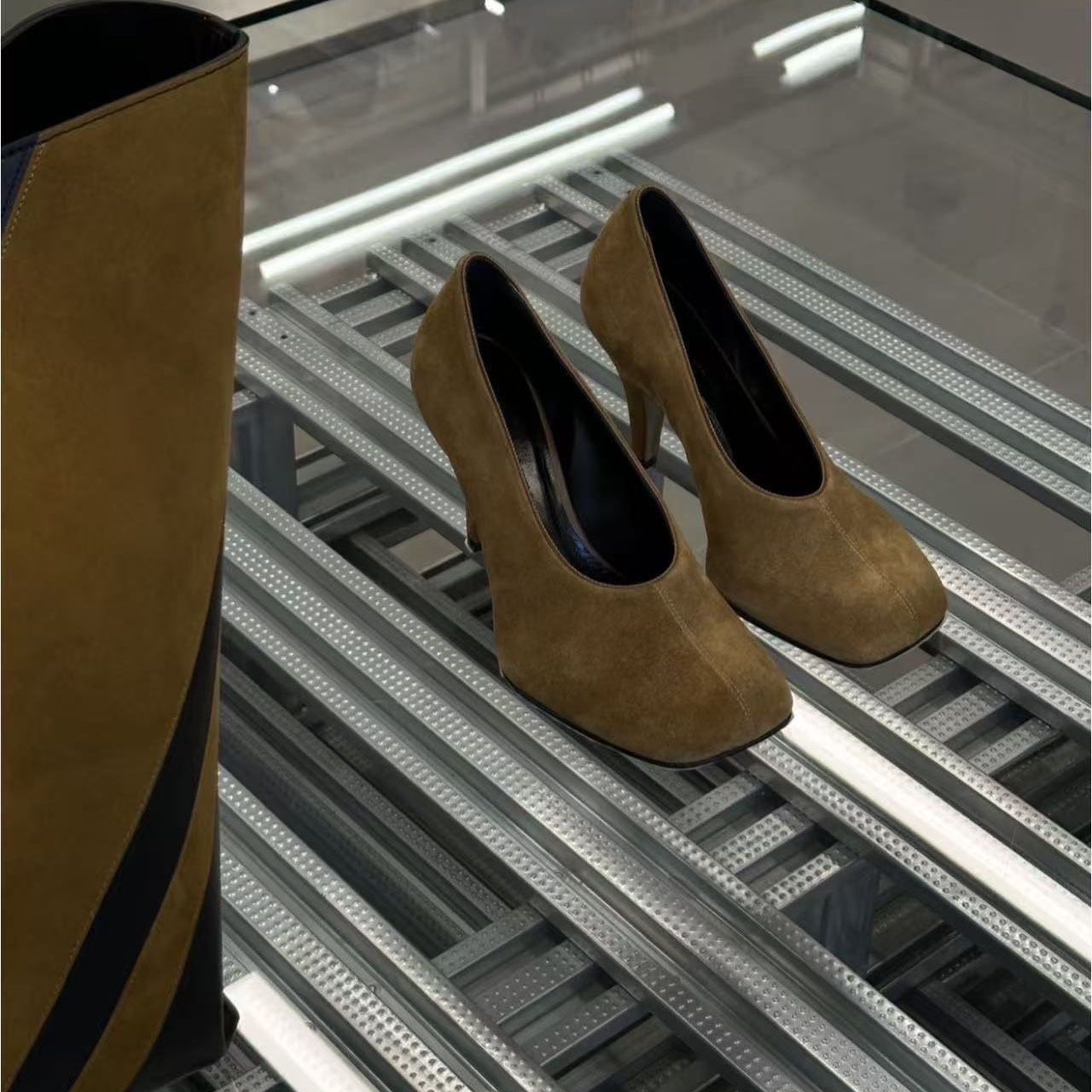 韩版小众设计方头高跟真皮女鞋2025秋冬新款麂皮气质单鞋女