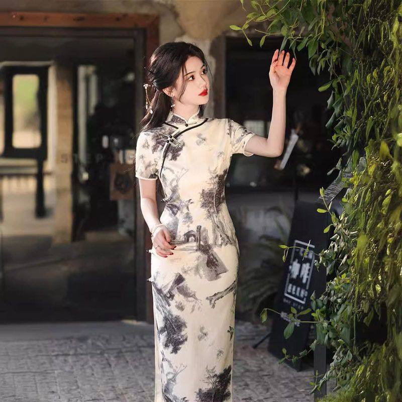 苏瑾粉色长款旗袍皱侧水墨画扣2024高级旗袍禾新中式印花堇春款优