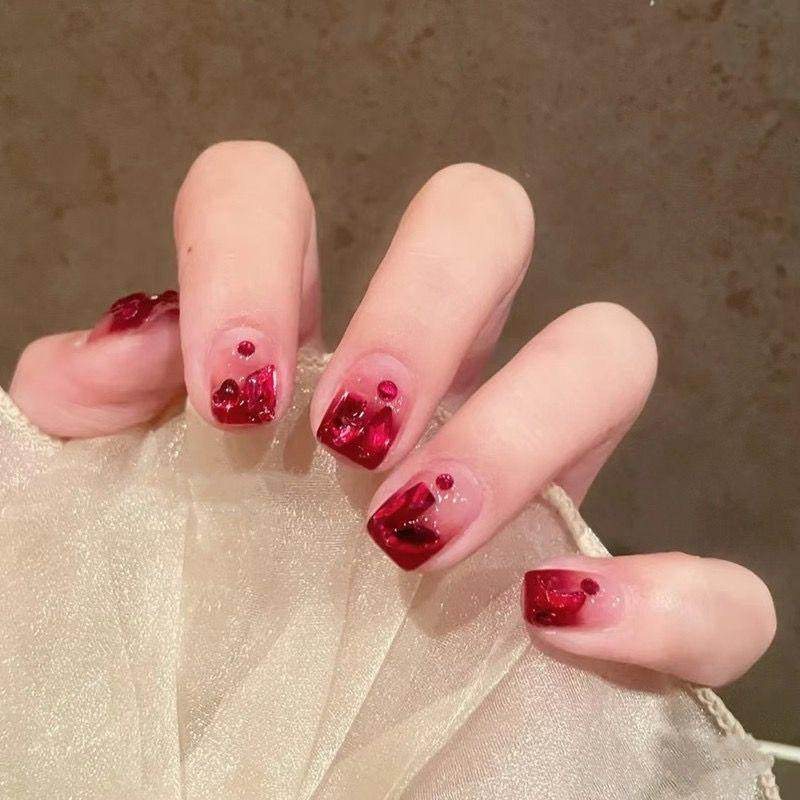 2026年新款儿童美甲穿戴甲感短款显白魅红精灵30片假指甲贴片,彩妆/香水/美妆工具,美甲工具,淘宝优惠券,粉丝福利购,淘宝优惠卷